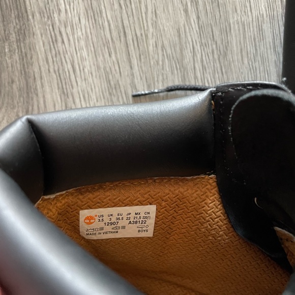 Timberland boots black suede 3.5y - Picture 2 of 7